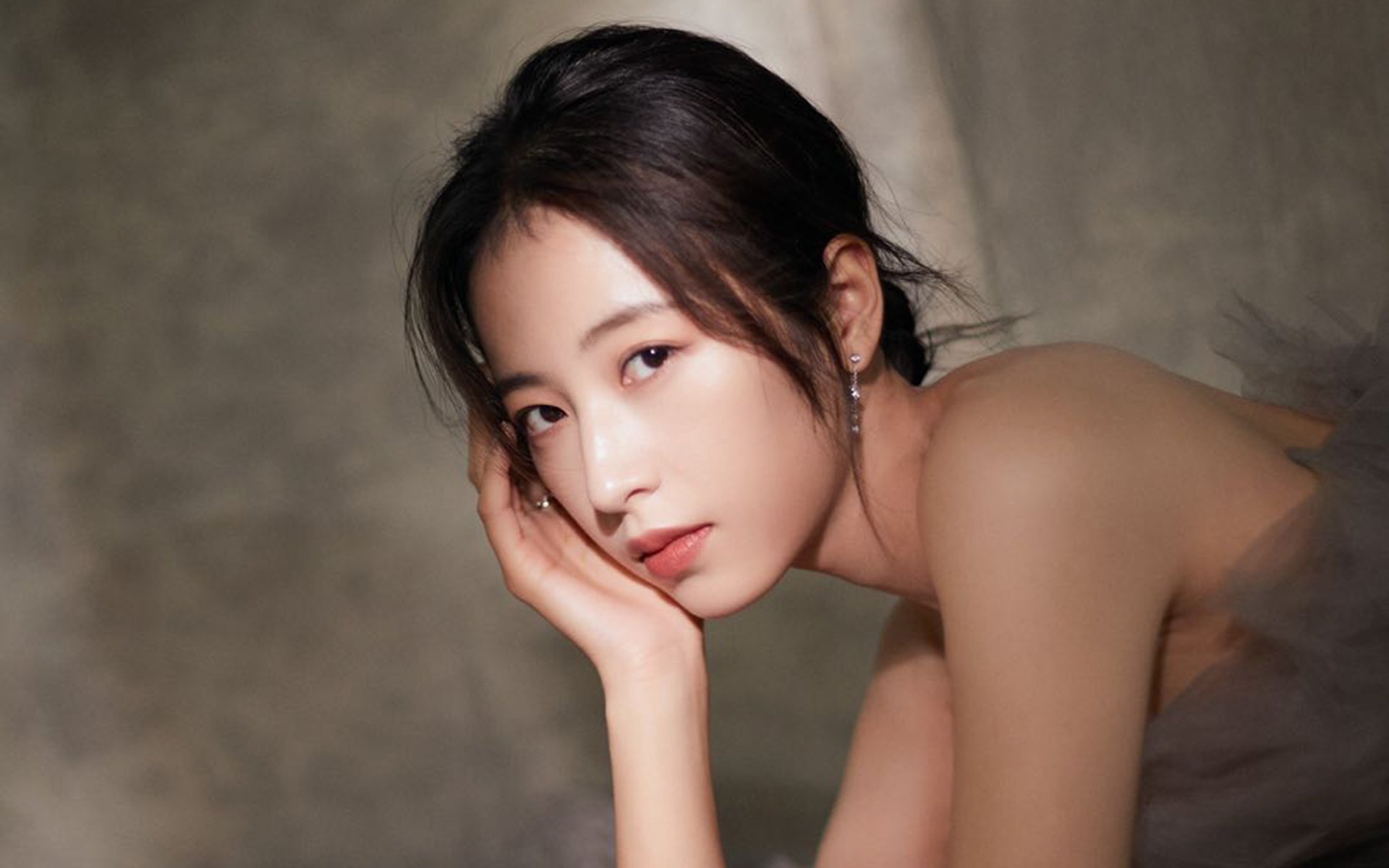 征服，以两种截然不同的速度